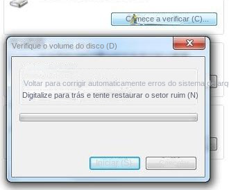 Marque Automatically fix system errors (Corrigir automaticamente erros do sistema de arquivos) e Scan and try to recover bad sectors (Verificar e tentar recuperar setores defeituosos)